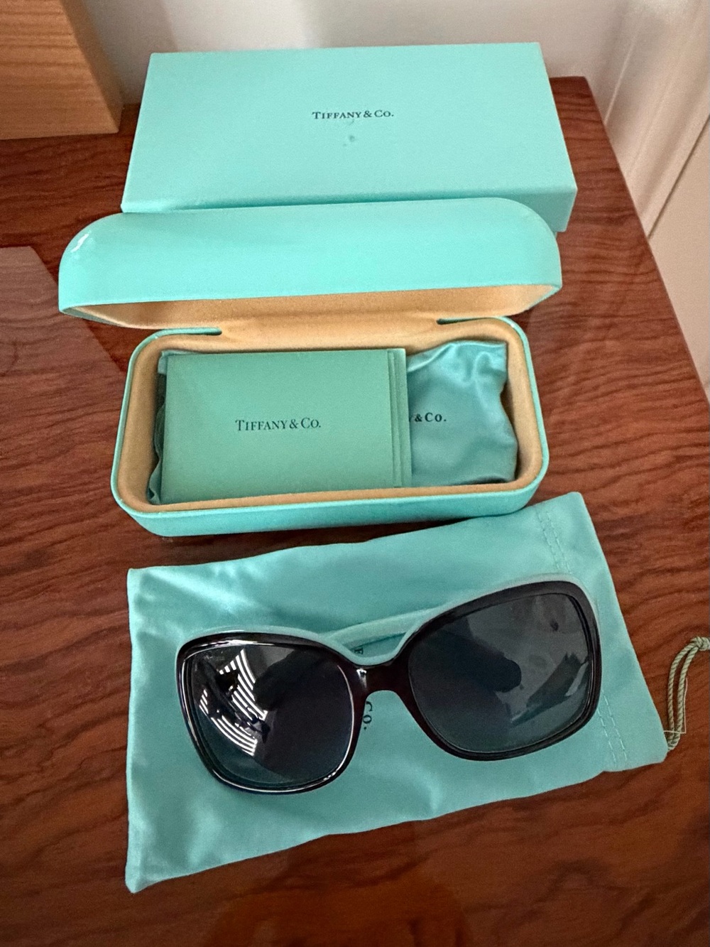 Tiffany & Co. Black Women's Sunglasses with Tiffany Blue Case and Pouch - Picture 3 of 9